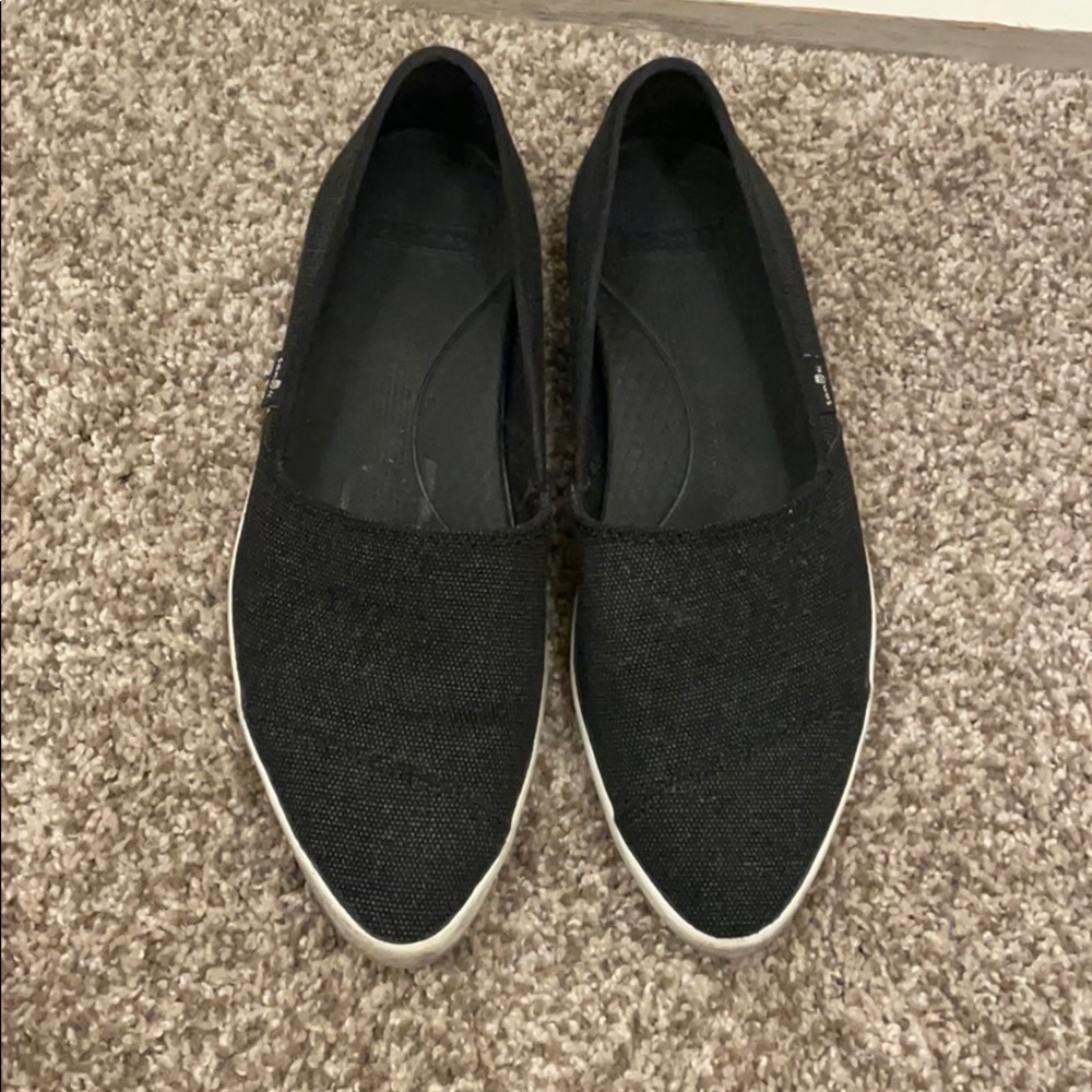 Sanuk pointed toe slip on size 7.5